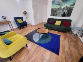 Garland Modern 3 Bedroom House with Parking & Garden Dartford 2